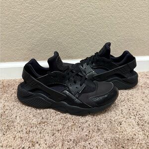 Men’s Nike Huarache SnakeSkin Black (size 12)